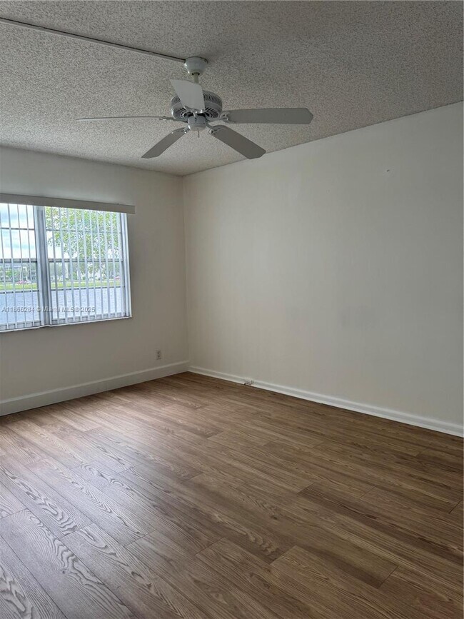 Building Photo - 13101 SW 11th Ct