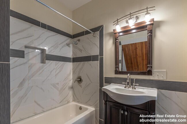 Building Photo - 376 Medford St