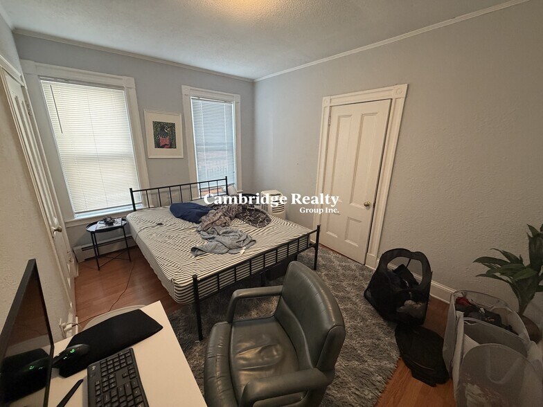 Building Photo - 12 7th St