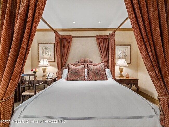 Building Photo - 715 Willoughby Way