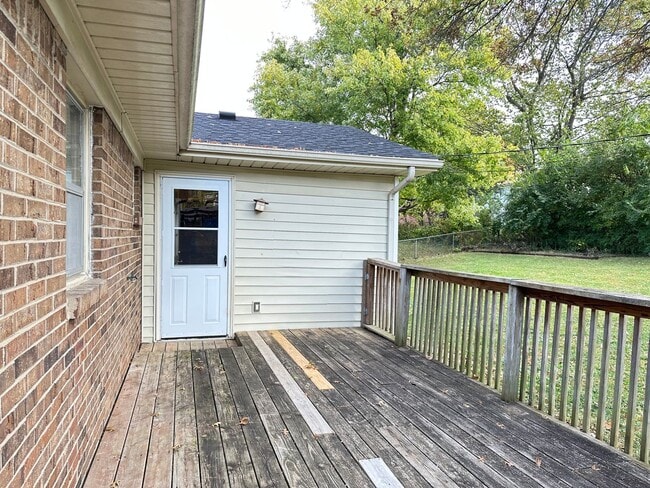 Building Photo - COMING SOON! Lovely 3 BR House in Tates Creek! Garage, Fenced Backyard, Pets Ok
