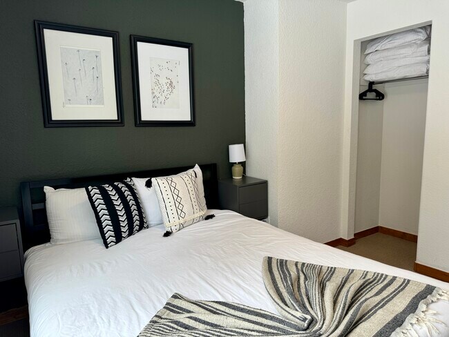 Building Photo - 76 Pinecone Trl