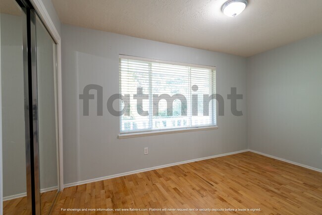 Building Photo - 7037 NE 137th St
