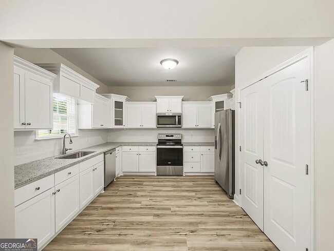 Building Photo - 1002 Oglethorpe Ln