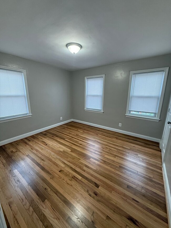 Building Photo - 3 Bedroom 1 Bath House