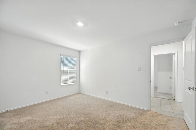 Building Photo - 208 Rubylace Dr