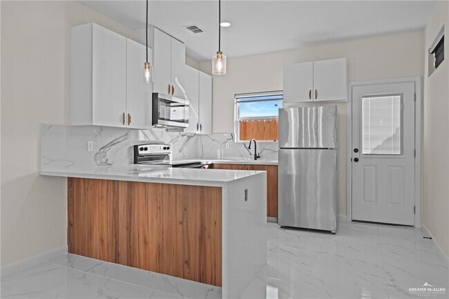 Building Photo - 11 E Viviana St