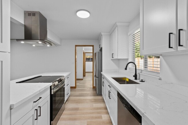 Building Photo - 4Bd/1.75Ba Seattle House