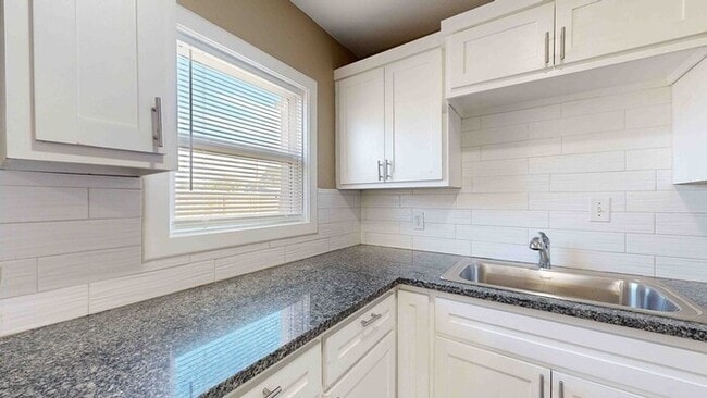 Building Photo - 3 bed 2 bath home with a carport in backyard