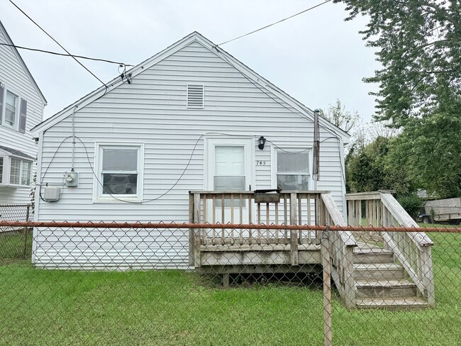 Primary Photo - 2 bed, 1 bath Seaford Home with a Private ...