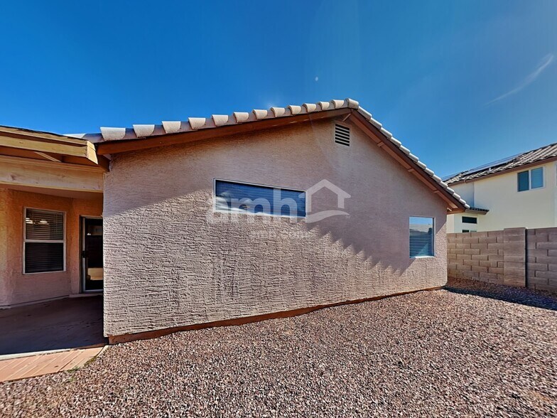 Building Photo - 8748 W Acapulco Ln