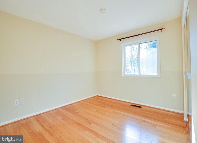 Building Photo - 2303 Glade Bank Way