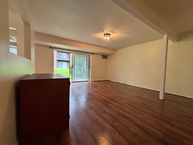 Building Photo - 222 Timber Trl