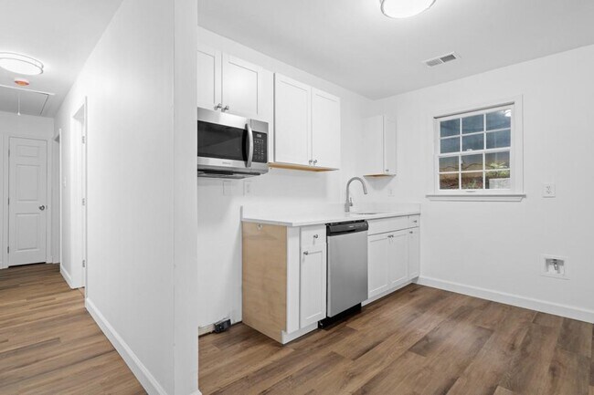 Building Photo - 3124 Shirley Dr