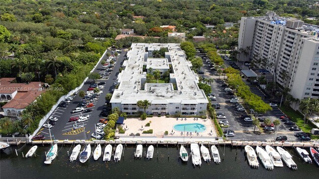 Building Photo - 100 Edgewater Dr