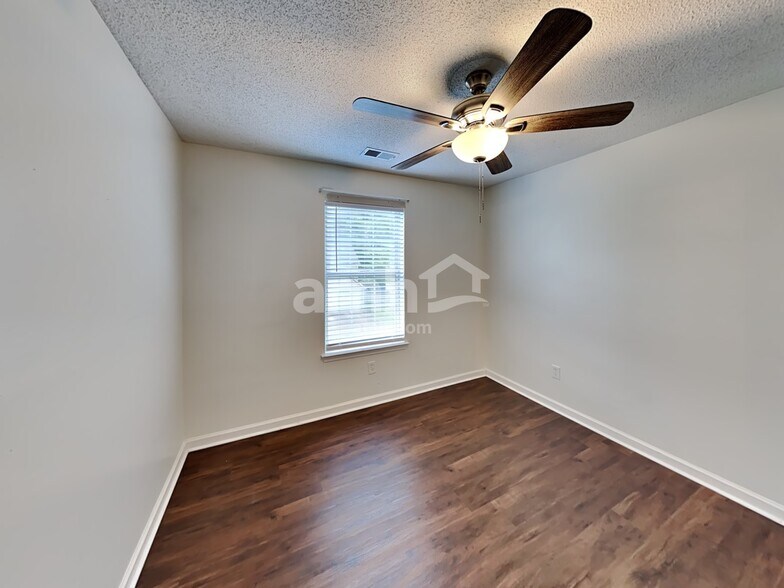 Building Photo - 4238 Zephyrhills Dr