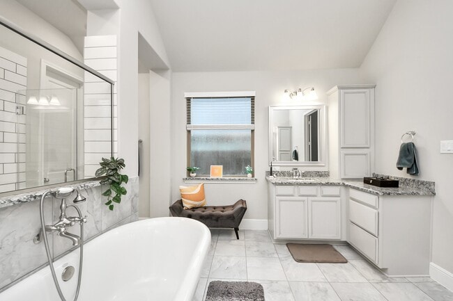 Building Photo - 23606 Verge Sims Dr