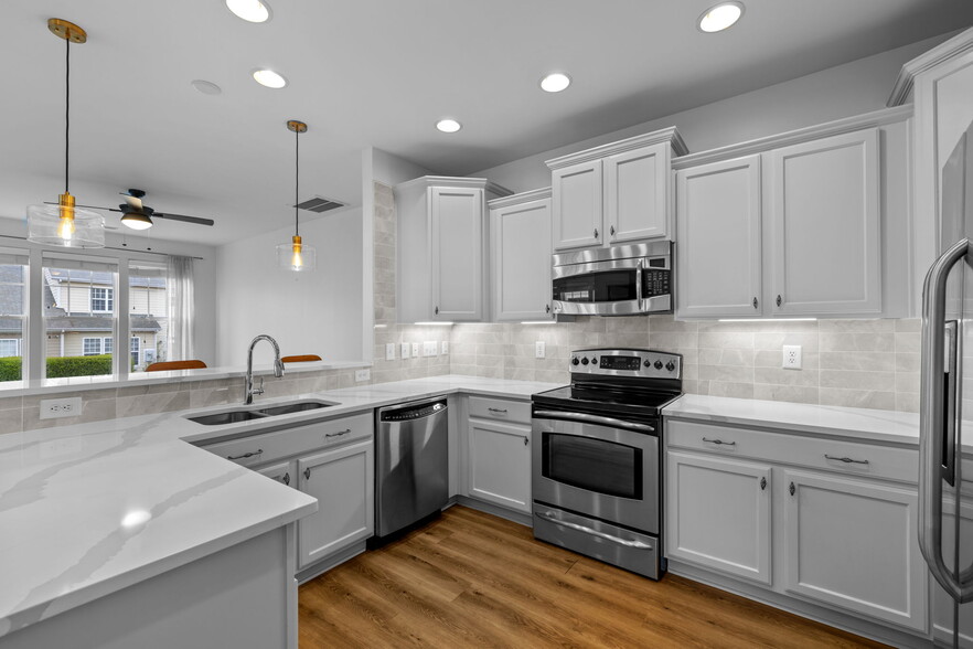 Building Photo - 10122 Glen Autumn Rd