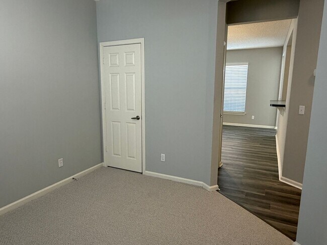 Building Photo - Beautiful Home in Sun City - Freshly Painted, New Flooring!