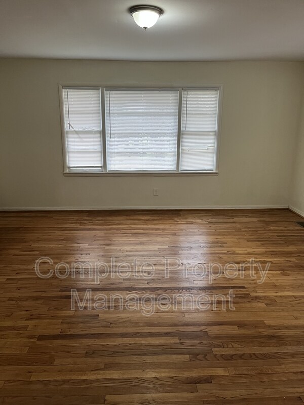 Building Photo - 340 Kappa Ave S