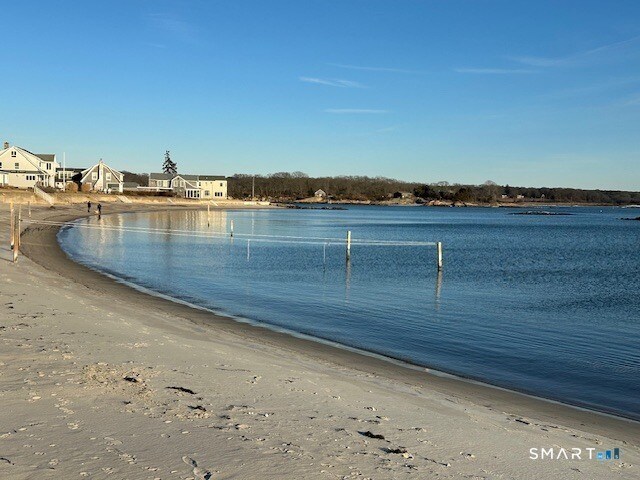 Building Photo - 15 Oakwood Rd