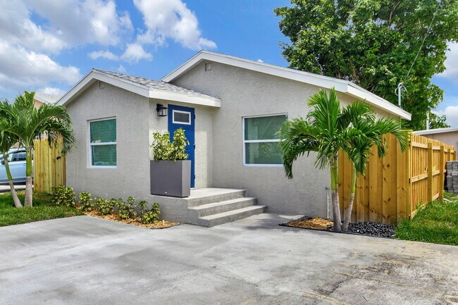 Building Photo - 1727 Holman Dr