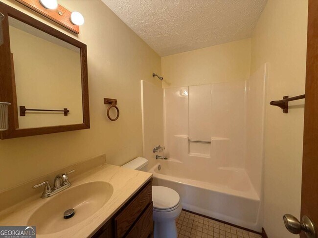 Building Photo - 4069 Shady Dr NW