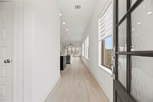 Building Photo - 29411 Mesquite Oaks Dr