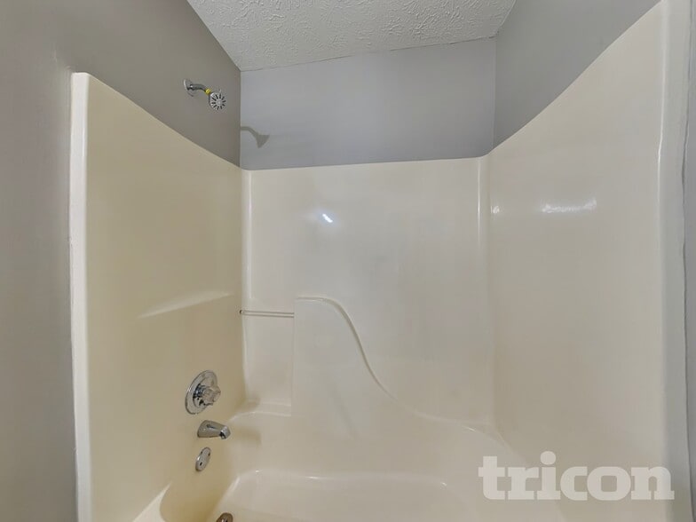 Building Photo - 610 Dana Pointe Ct