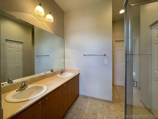 Building Photo - 2377 Vintage Dr