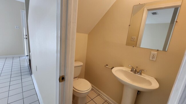Building Photo - 3421 Golden Dr