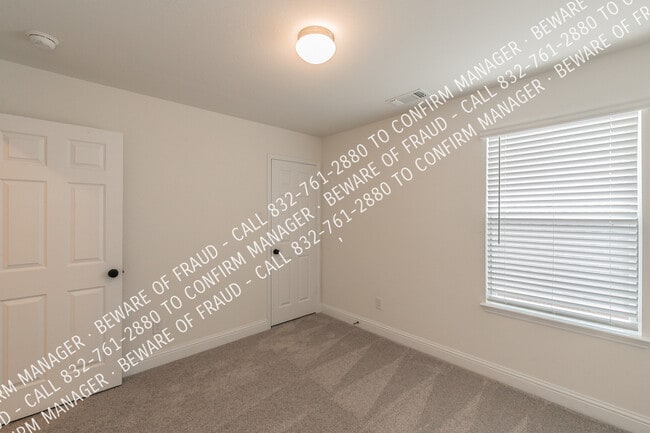 Building Photo - 346 Boroughbridge Dr