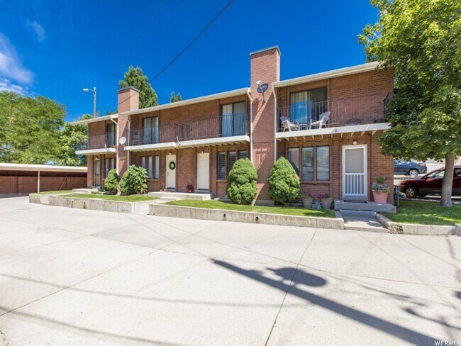 Building Photo - 704 S Orch Dr