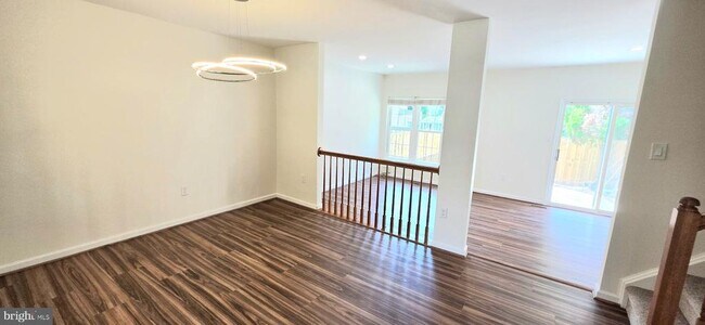 Building Photo - 6008 Raina Dr