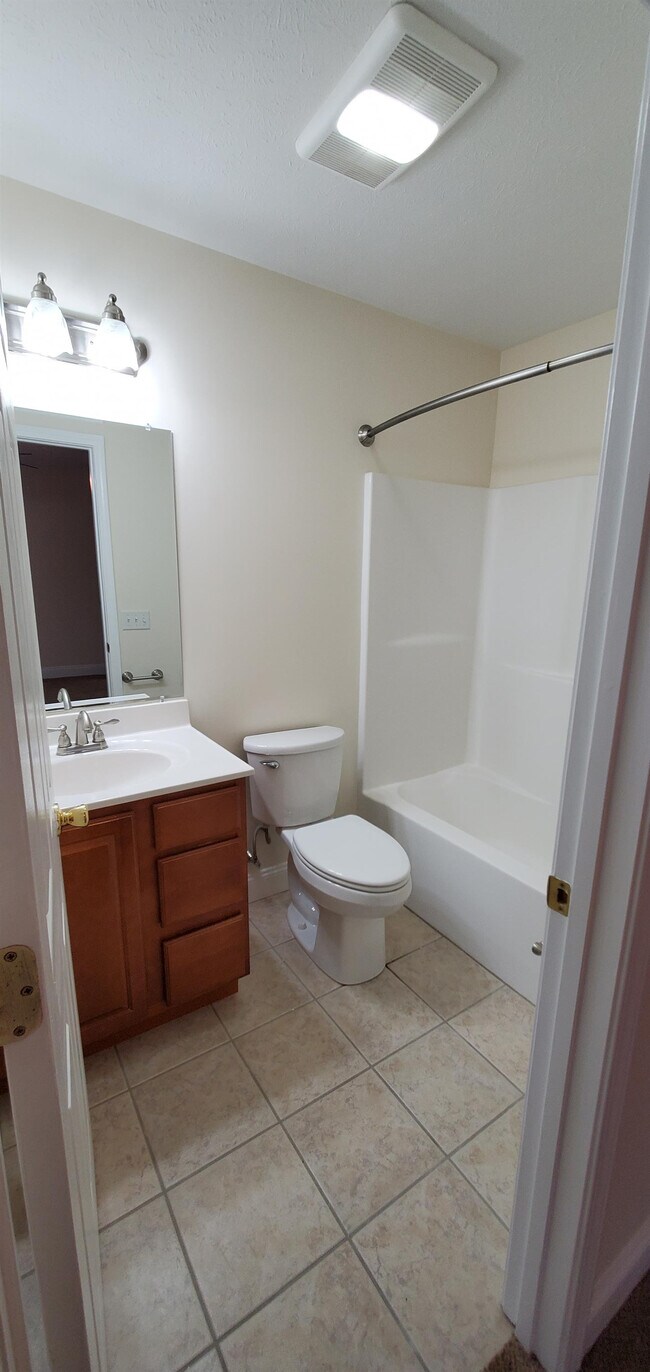 Building Photo - 172 Beth Ln