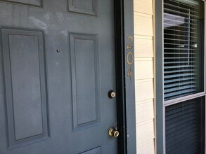 Building Photo - PRELEASE 8/15/2025 2 bed 2 bath