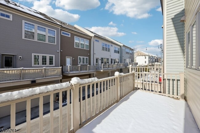 Building Photo - 32 Cortland Ct