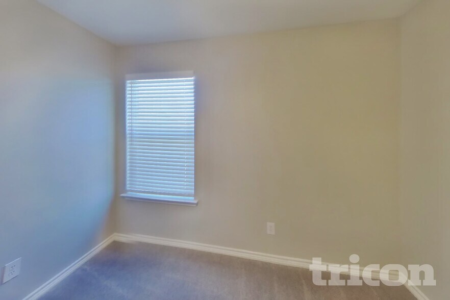 Building Photo - 233 Amherst Dr