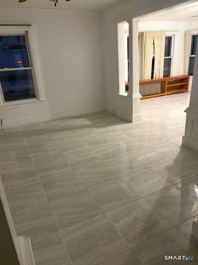 Building Photo - 1821 E Main St