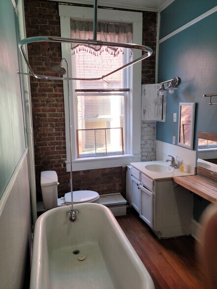 Primary Photo - 155 W Pine St