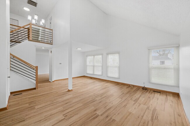 Building Photo - 1553 Brandywyn Ct N