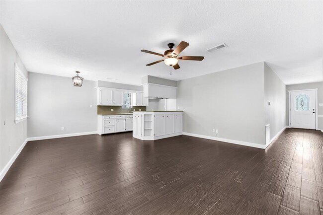 Building Photo - 206 Ron Cir