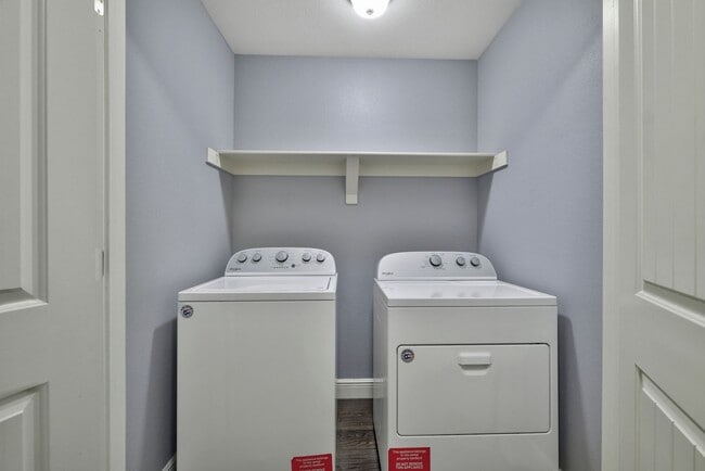 Building Photo - FREE 55” TV or 28” Blackstone! Plus $150 Amazon gift card! Beautiful 3 bed / 2.5 bath duplex with...