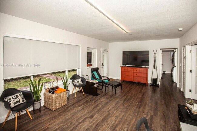 Building Photo - 1050 NW 46th St