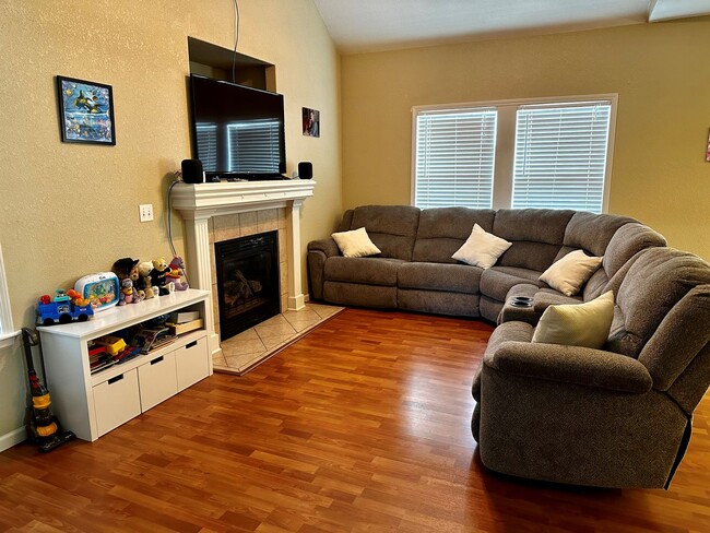 Building Photo - Spacious Home, North Park Area