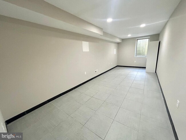 Building Photo - 439 Wiota St