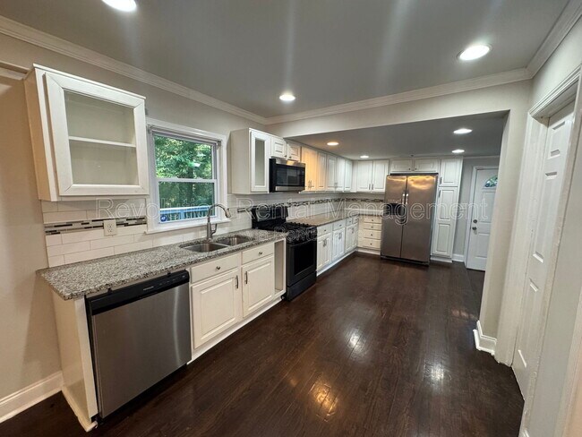 Building Photo - 1413 David Cir
