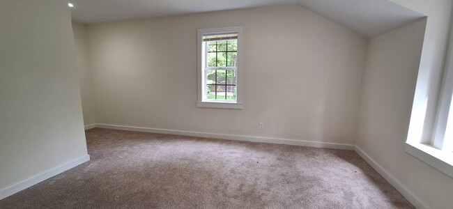 Building Photo - Beautifully renovated home in Rocky Woods ...