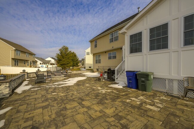 Building Photo - Luxurious Single Family Home in Emerald Farm