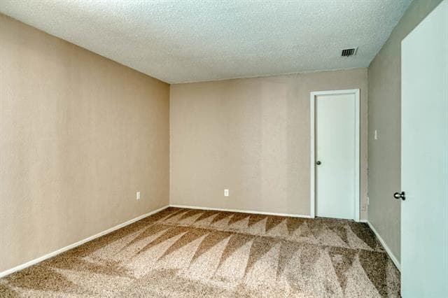 Building Photo - 1817 Hemlock Dr